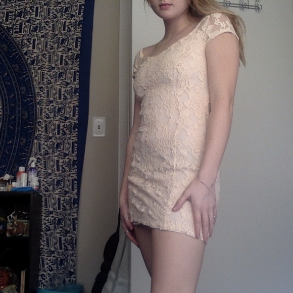 Light pink lace mini dress! - Picture 2 of 6